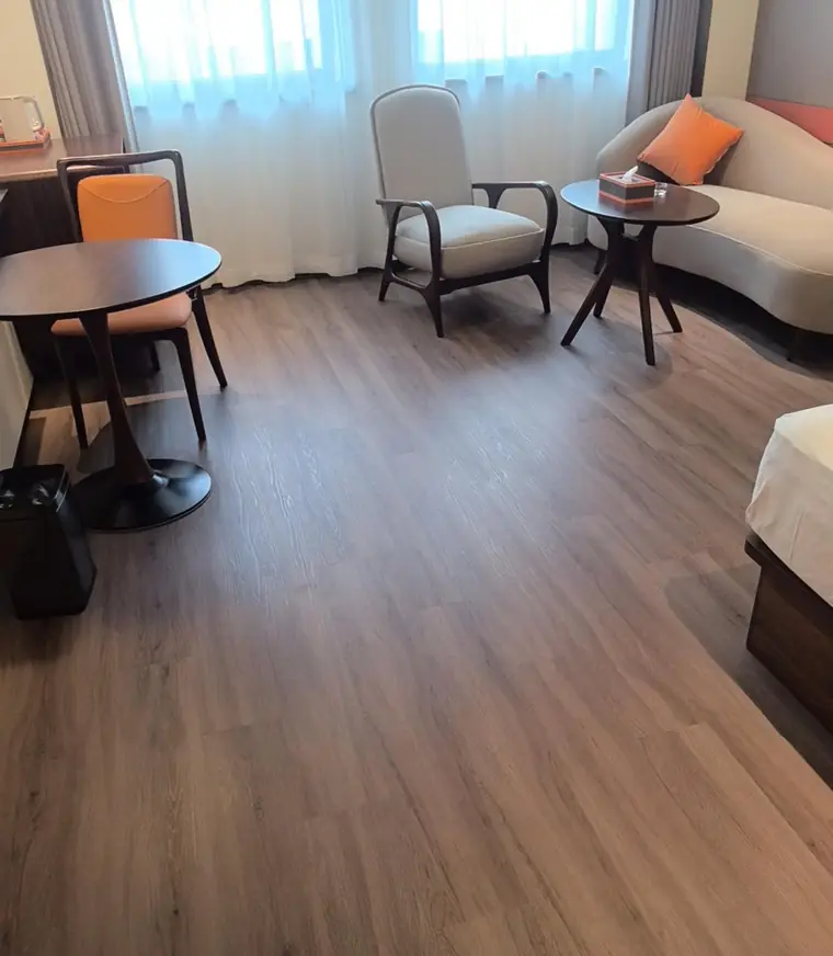 Rèn flooring at the Maison New Century project
