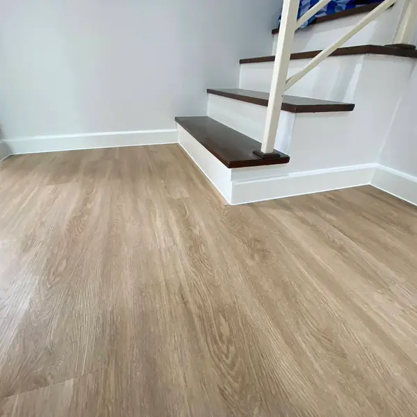 Ivory Oak YN801 Rèn flooring at the stairs