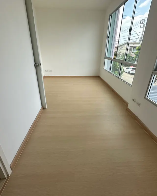 Buttered Oak YN816 flooring installed in a home
