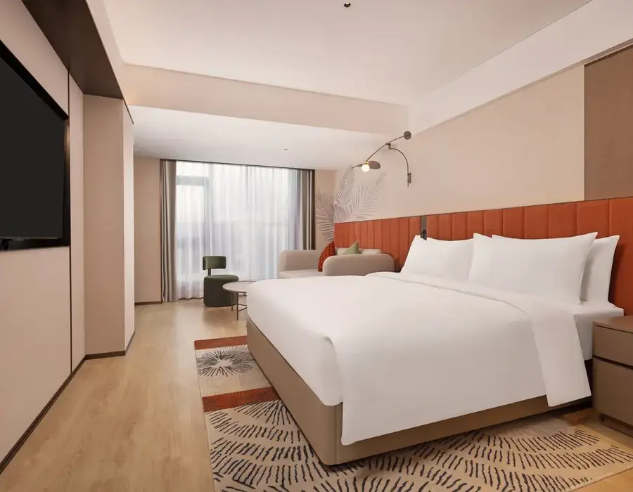 Rèn flooring in a Hilton Garden Inn guest room